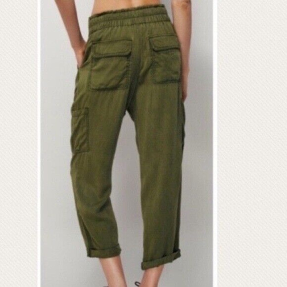 Free People Summers Over Cargo Pants Army Green Crop Jogger Women’s Size 6 - Picture 13 of 16